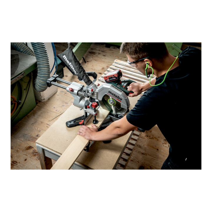 Metabo Akku-Kappsäge KGS 18 LTX BL 254 (614254850) mit Zugfunktion